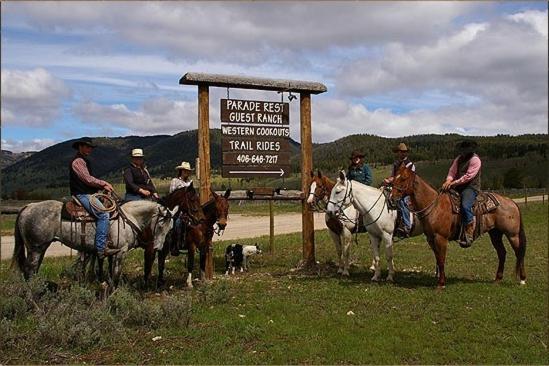 Parade Rest Ranch เวสต์เยลโลว์สโตน ภายนอก รูปภาพ